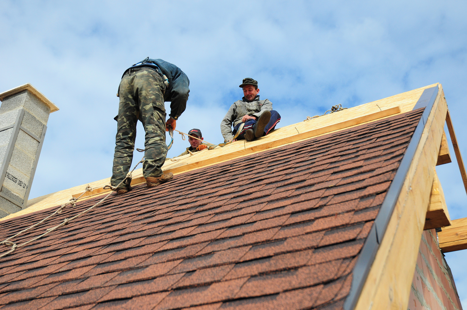 Professional Roof Installation - How to Prepare Your Home and Family
