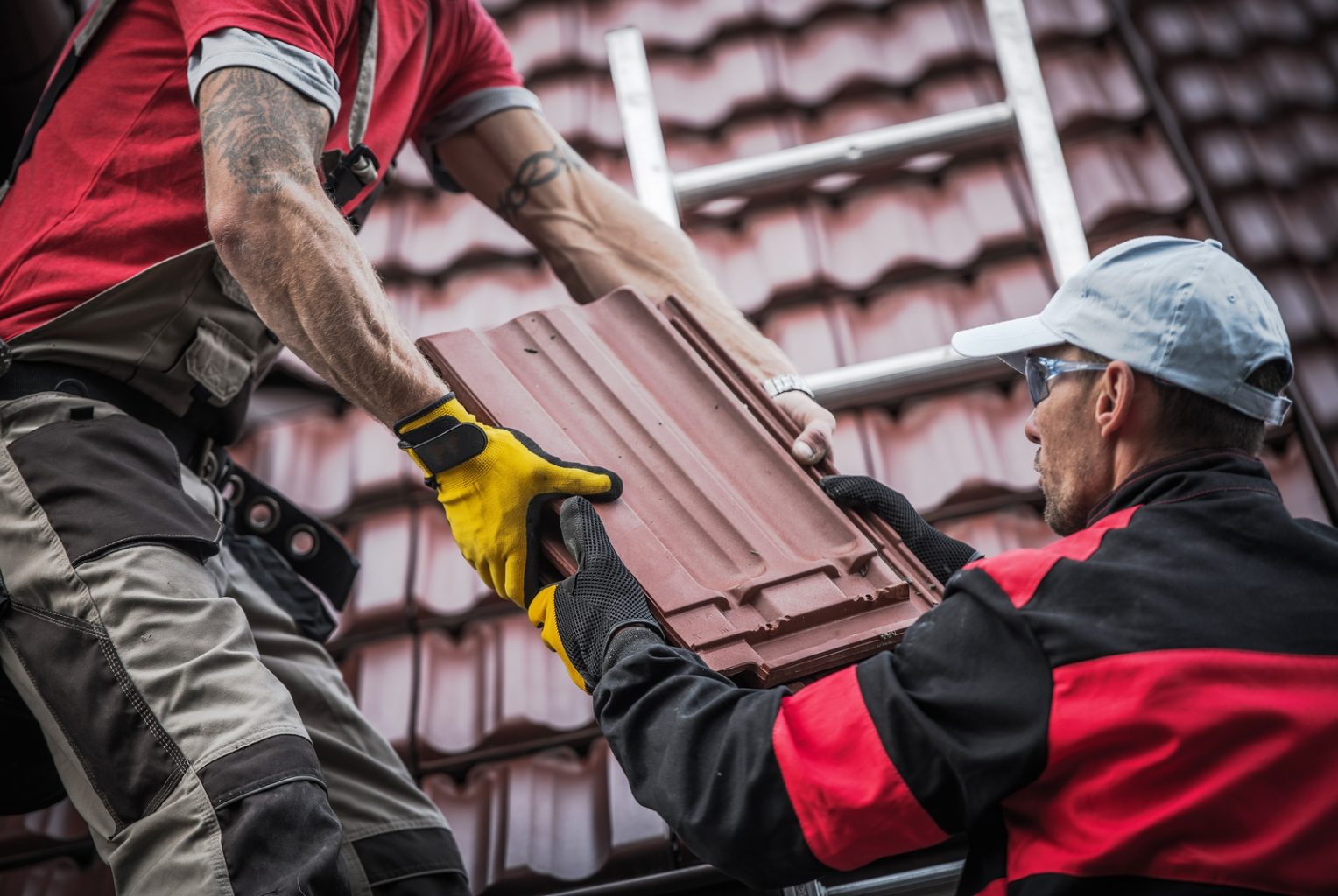 How to Hire The Right Roofing Contractor For The Job